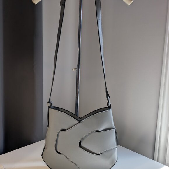 Grey Smooth Leather Hobo Bag with Adjustable Shoulder Strap and Top Zipper, NWOT - Picture 3 of 8